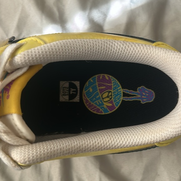 size 7 nikes worn a couple times - Picture 3 of 4